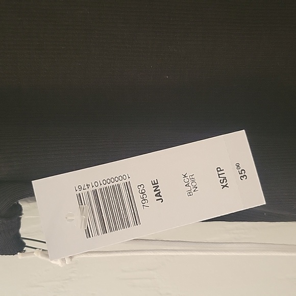 New with tags tank from Aritzia - Picture 2 of 4